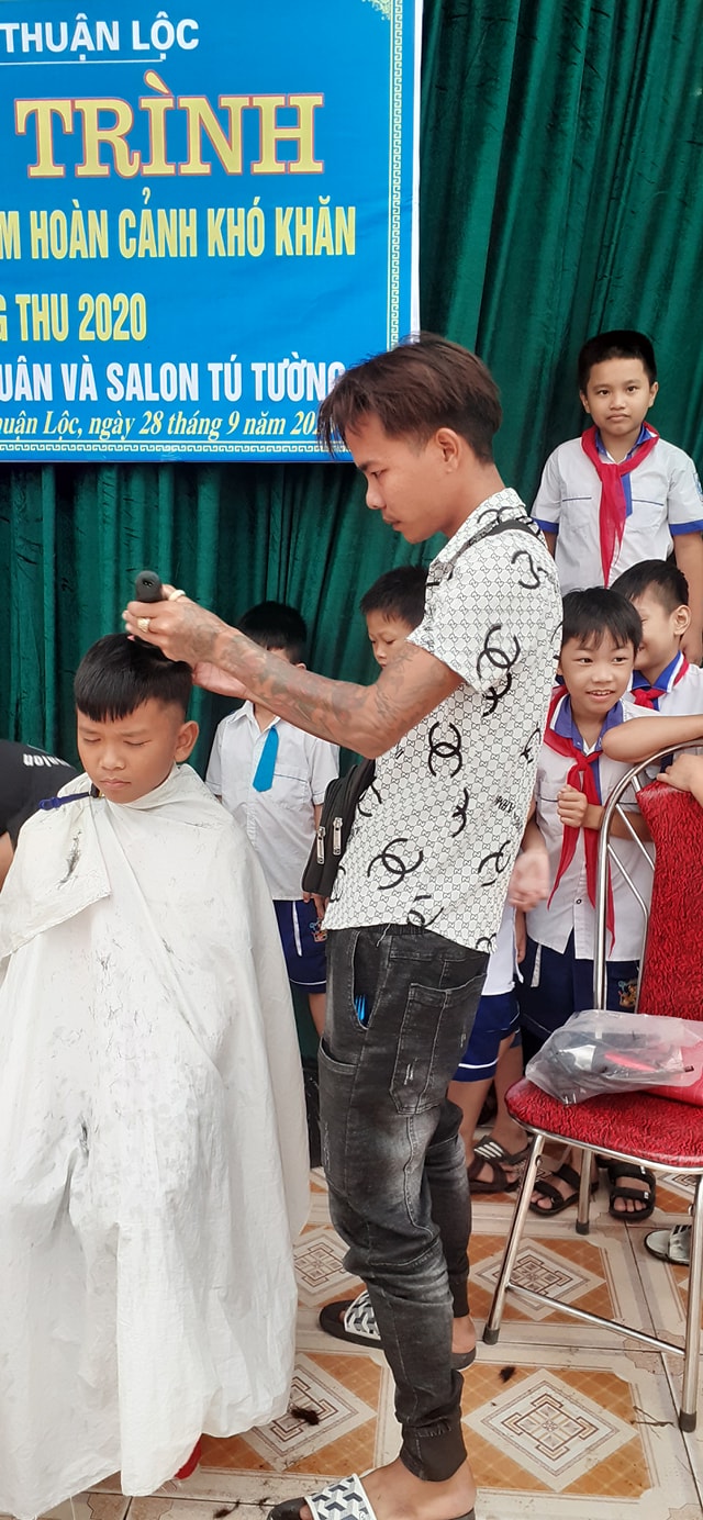 Nở rộ xe hớt tóc dạo giá cao điểm hớt tóc miễn phí tại TP HCM  Báo Người  lao động