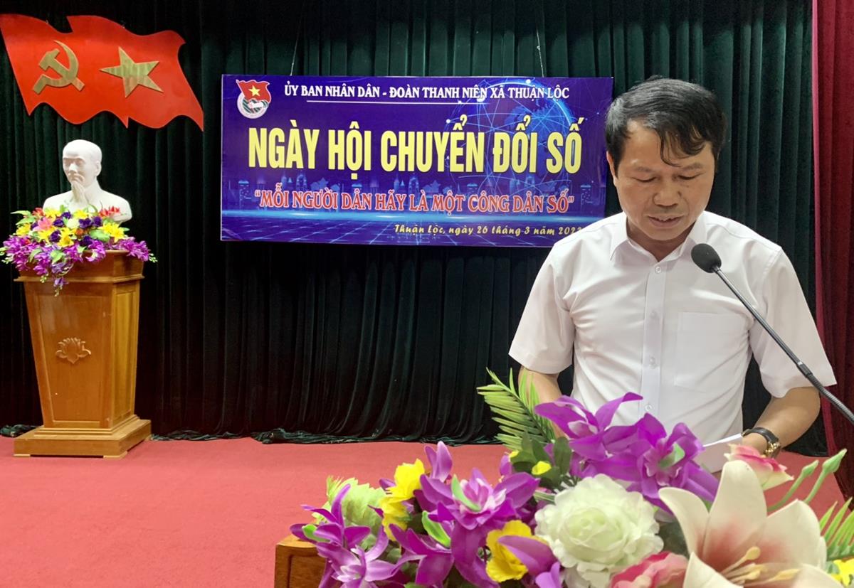 Đồng chí Bùi Quang Liêm - Chủ tịch UBND xã phát biểu khai mạc ngày hội