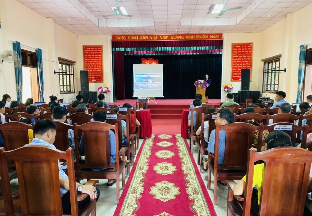 Tập huấn chuyển đổi số cho cán bộ, người dân, doanh nghiệp trên địa bàn xã Thuận Lộc